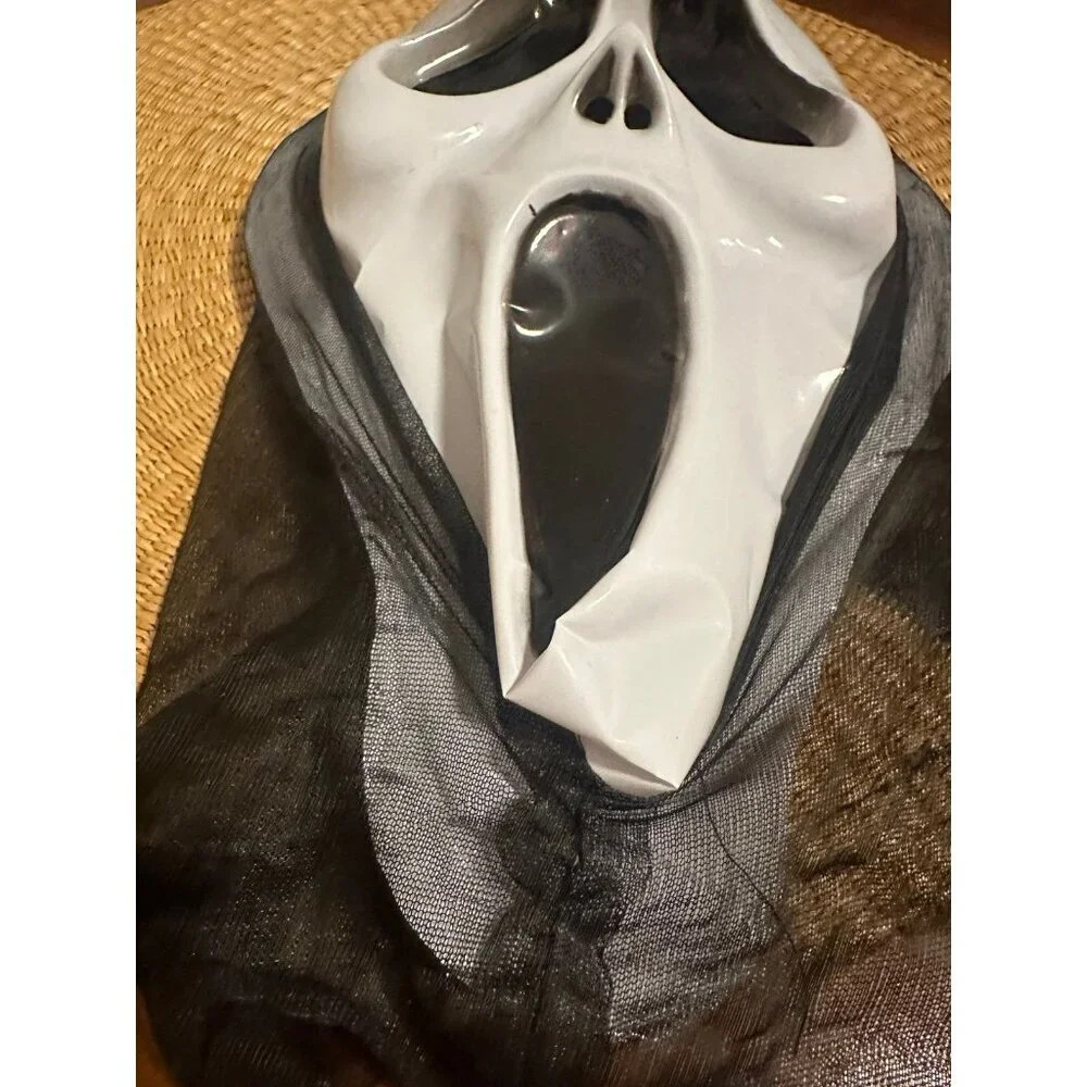Scream GhostFace Mask - Picture 3 of 6